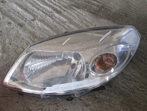 Фара левая Renault Sandero 8200733878 б/у в хорошем состоянии